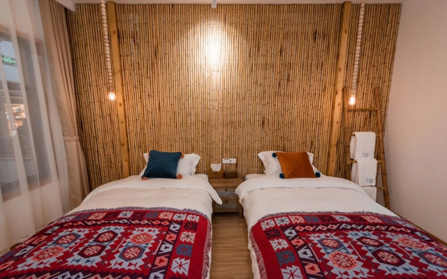 Dali Orchard Suites
