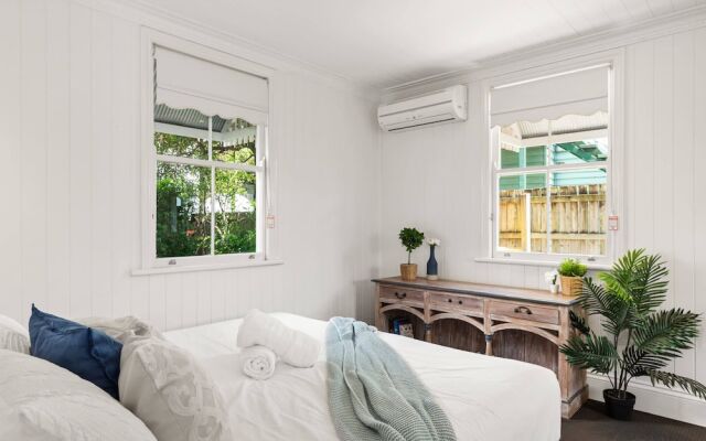 Family Home in Balmoral - Family Stays