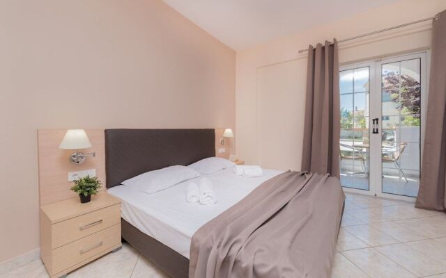 Yakinthos Hotel
