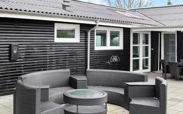 10 Person Holiday Home in Hadsund-by Traum