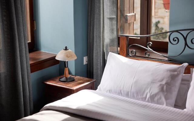 Stone Suites by White Hills