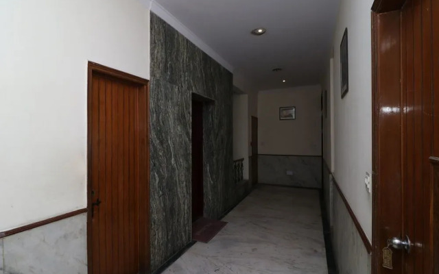 OYO 12419 Hotel Silver Shine