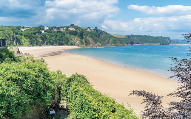 5 Belle Vue Court - 2 Bedroom Apartment - Tenby