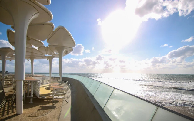 Phaedrus Living: Seaside Modern Flat Limnaria 123