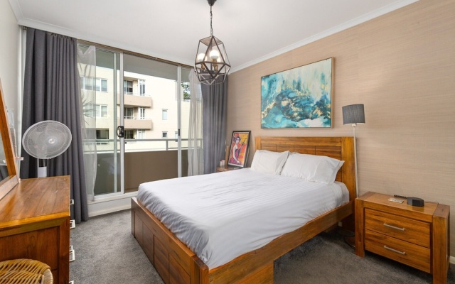 Spacious 1 Bed Near Manly Beach