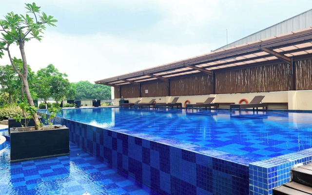 Modern Look and Restful Studio at Azalea Suites Apartment