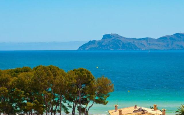 Apartment The Shell II, beach views and pool