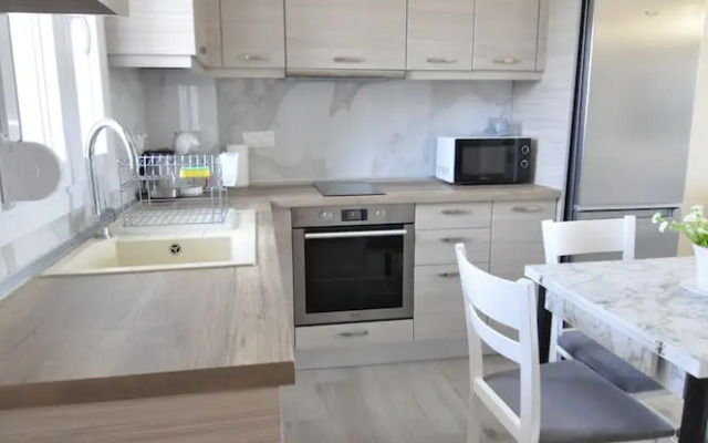 Zennova 60 Nikiti Family Apt
