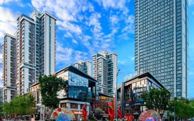 Calais Apartment (Chengdu Jimaqiao Metro Station)