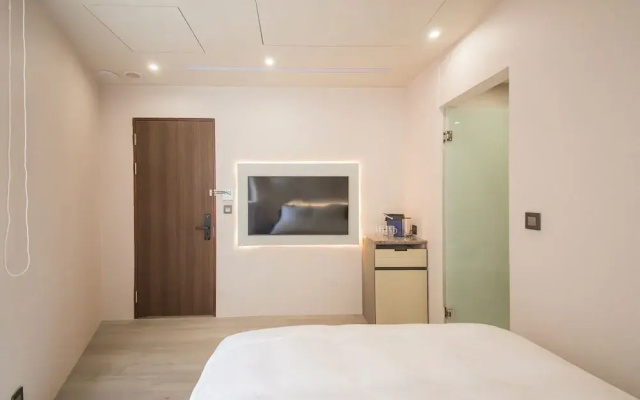 LIVIN Hotel