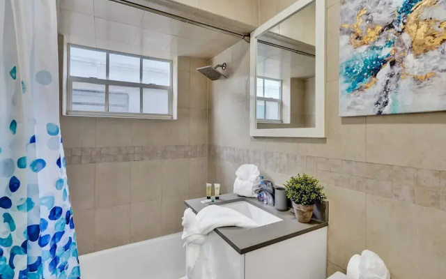 Newly Renovated Apt-unit #1 Close to Beach