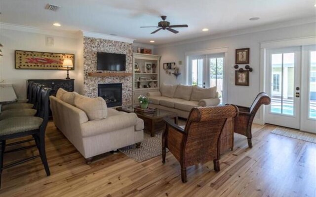 The Crystal Beach House - 1768742