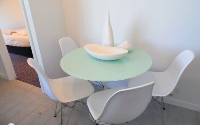 Royal Stays Apartments Docklands – Guest Rooms – Melbourne