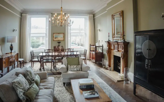 Prestigious Townhouse close to Princes Street