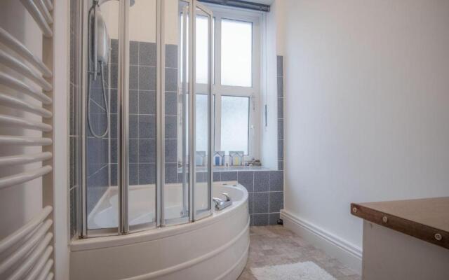 Connaught House - 2 Bedroom Apartment - Tenby