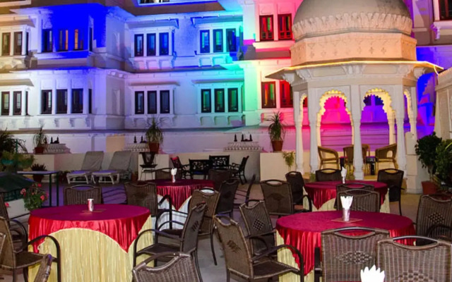 Swaroop Vilas - Lake Facing Boutique Hotel
