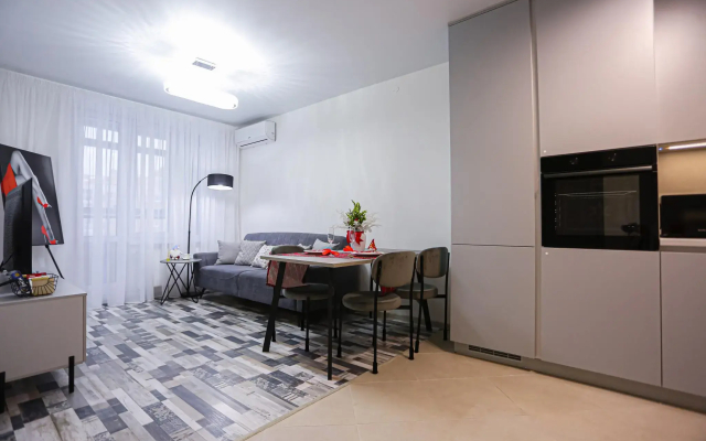 SunSet на улице Александра Хохлова 3