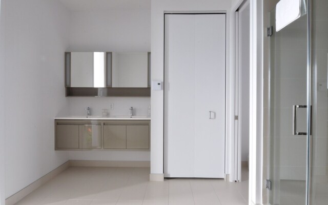 Tour des Canadiens Penthouse by Hometrotting