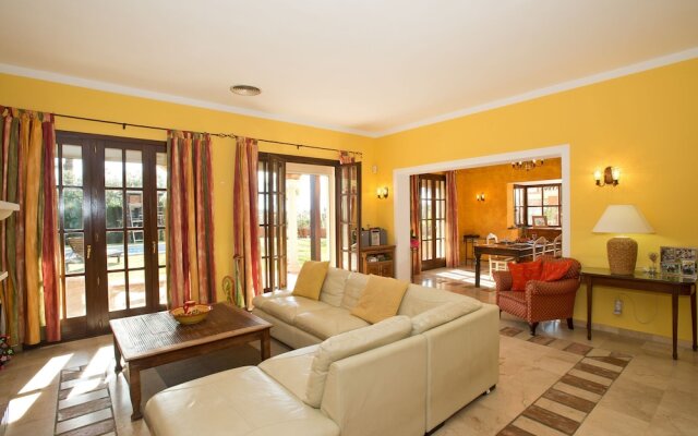 Holiday villa with 5 bedrooms, private pool, Nueva Andalucia, Marbella