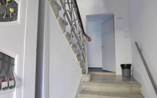 Henrys Apartment 100