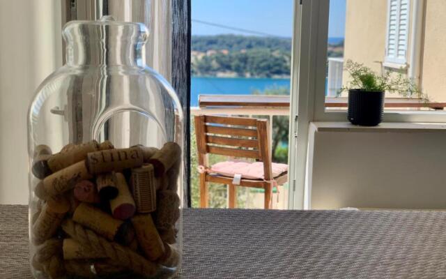 Comfort 1-Bedroom Apartment with Pool & Sea view