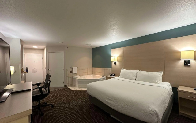 Holiday Inn Express Watertown