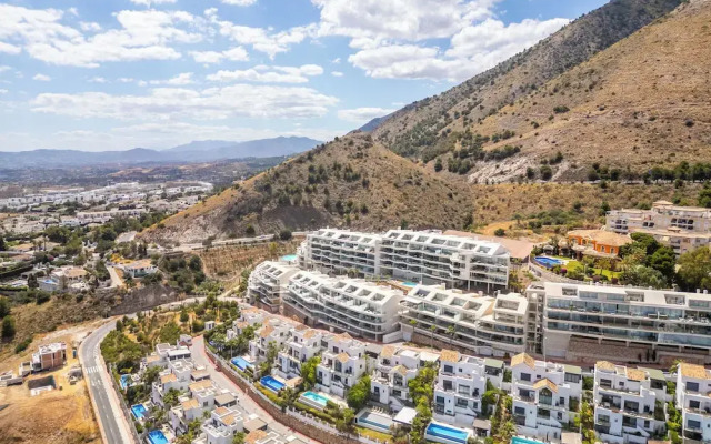 Benalmadena Luxury 4 Bed Apartment Jacuzzi