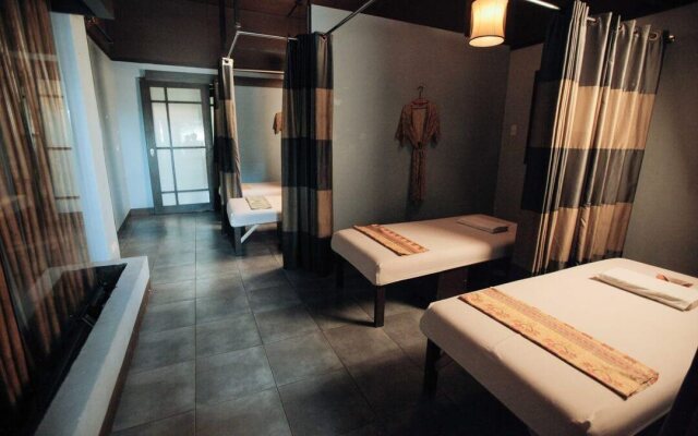 New Crown Hotel