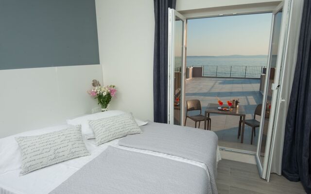 Seaside Luxury Suites