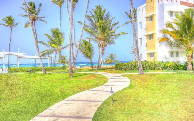 Beachfront Glamorous Apartment With Ocean Views