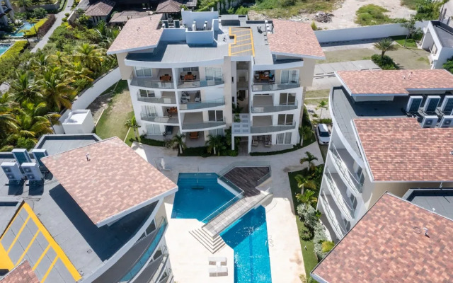 Unique Modern Condo with Beach Access