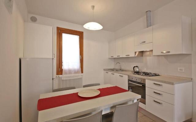 Venice Homes & Holidays Art District