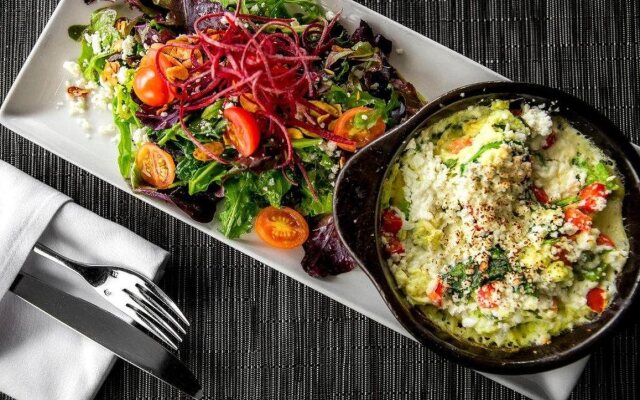 Pinnacle Hotel at the Pier