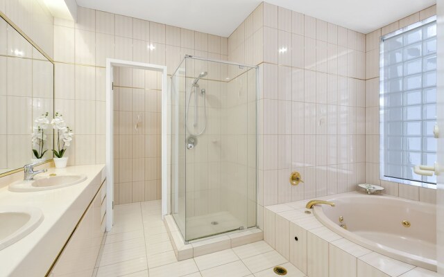Havana Blue - Large 4 Bedroom Home