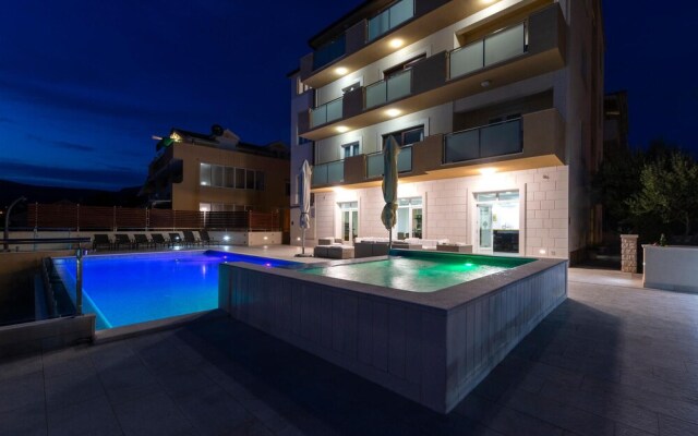 Amazing Home in Mravince With Sauna, Wifi and 9 Bedrooms