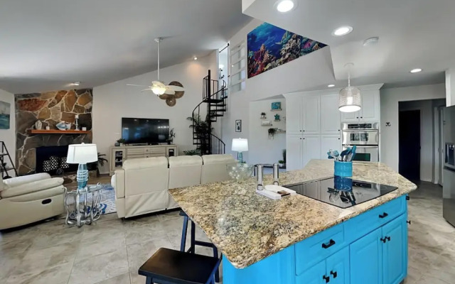 Tropical Breeze Dockside Oasis