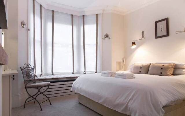 Retreat to a Stylish Flat in Chelsea