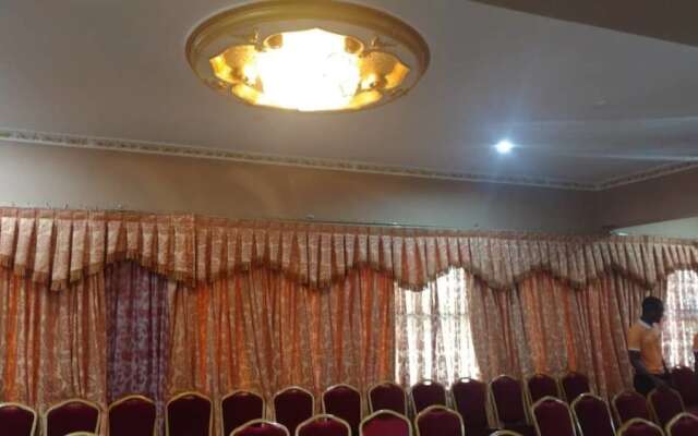 Obaa'S Golden Plaza Hotel