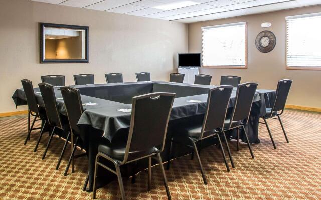 Comfort Inn & Suites Rochelle - DeKalb