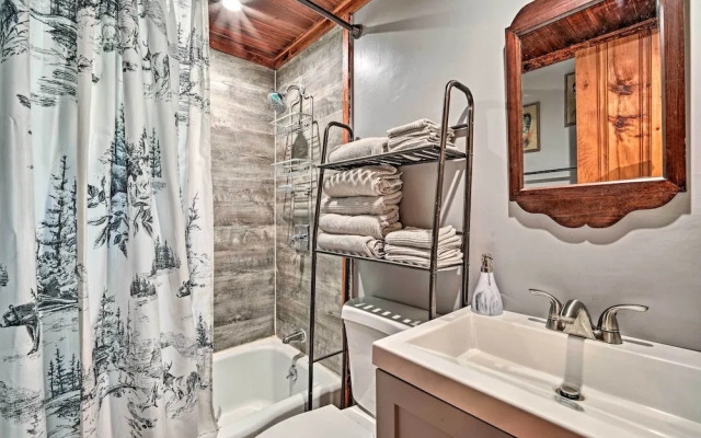 Cozy Treetop Hideaway Near Harriman Reservoir!