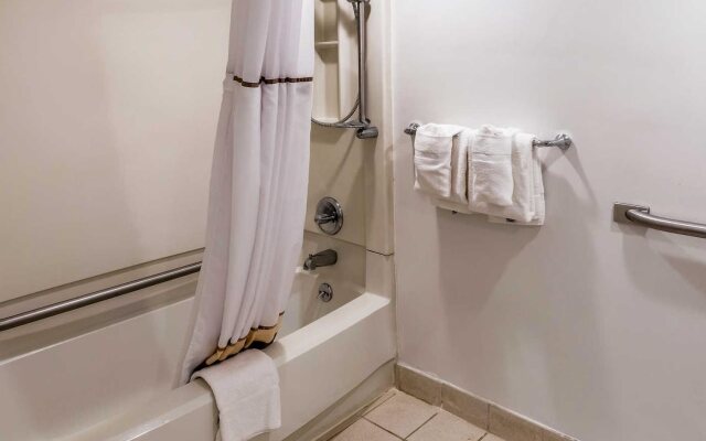 Quality Inn University