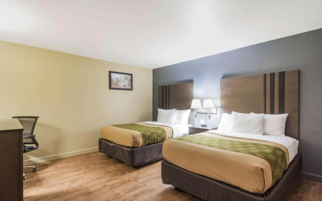 Econolodge Inn & Suites