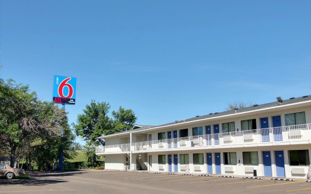 Motel 6 Bismarck, ND