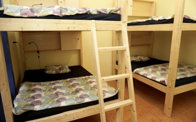 Tropical House Hostel