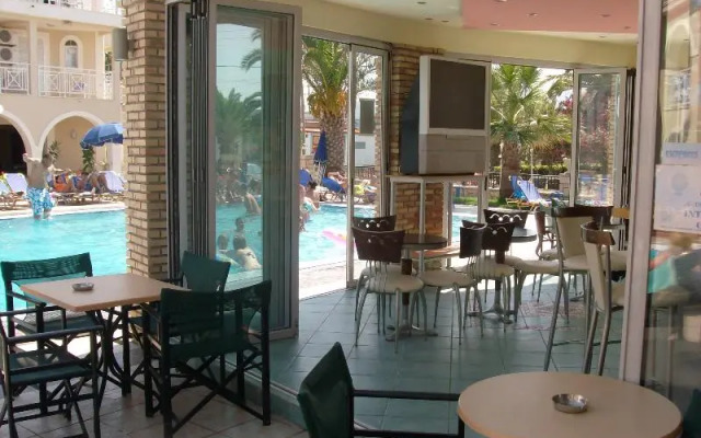 Vivian Hotel