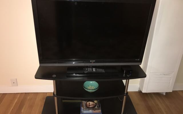 1 BR Apt Near Marquette University by Frontdesk