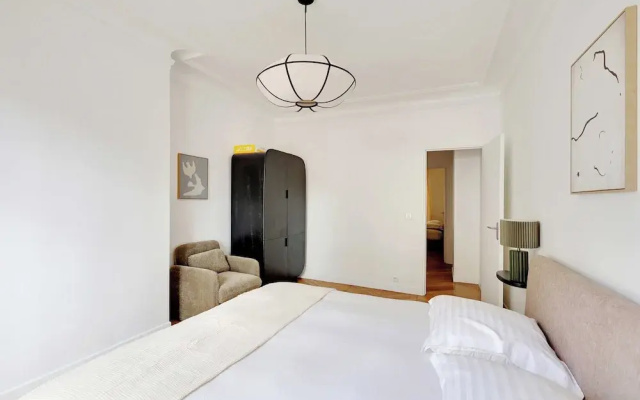 Modern Flat - 6P- Voltaire