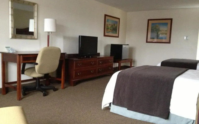 Holiday Hill Motor Inn