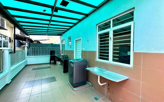 BNB Casa Grande at Rawang - spacious, 15 pax and WiFi