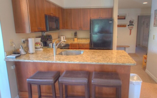 Slopeside Pico Condo by RedAwning